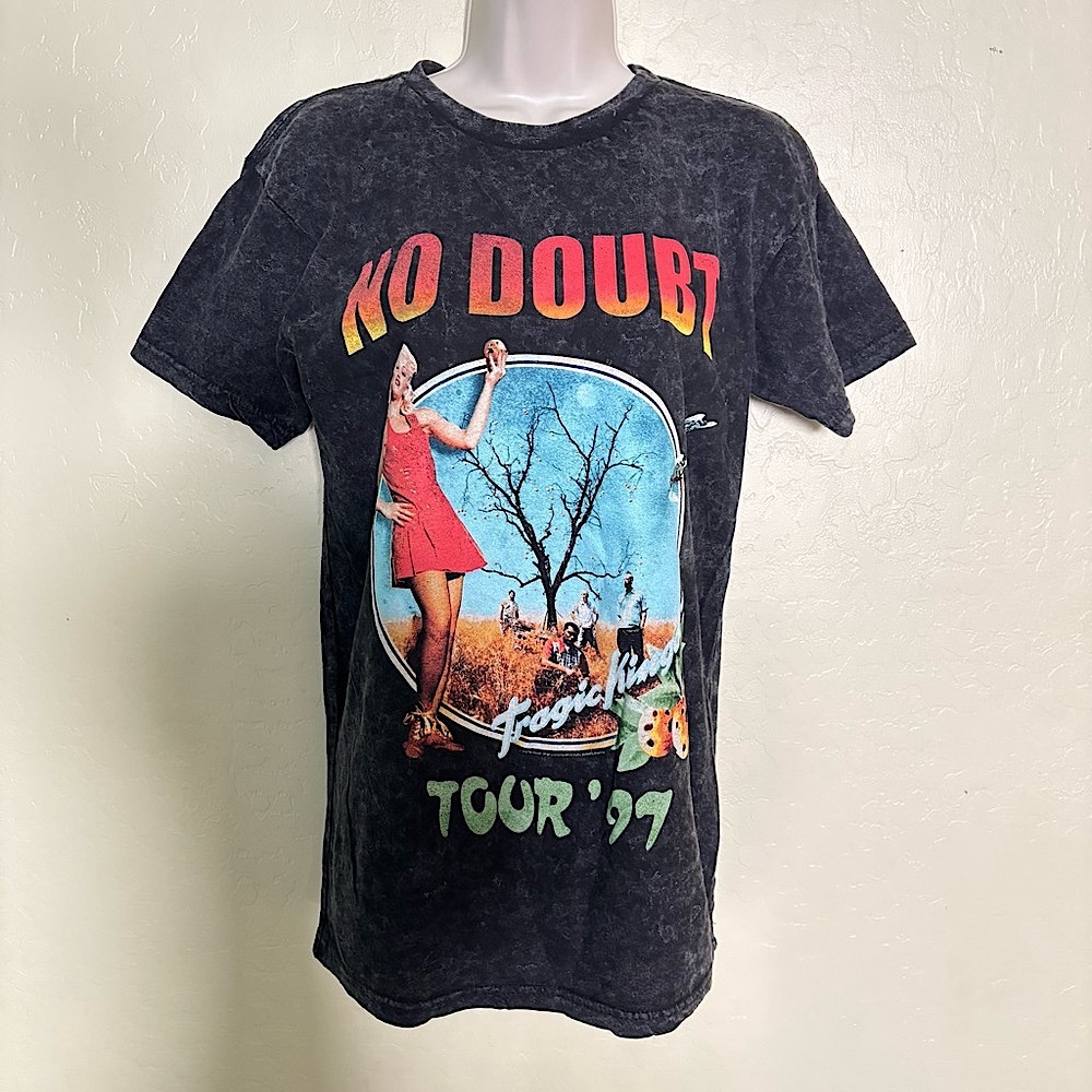 Urban Outfitters No Doubt Tragic Kingdom Tour '97 Graphic Acid Wash Tee Black - Picture 2 of 16